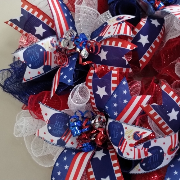 Patriotic Flag Wreath 22" - Picture 7 of 7